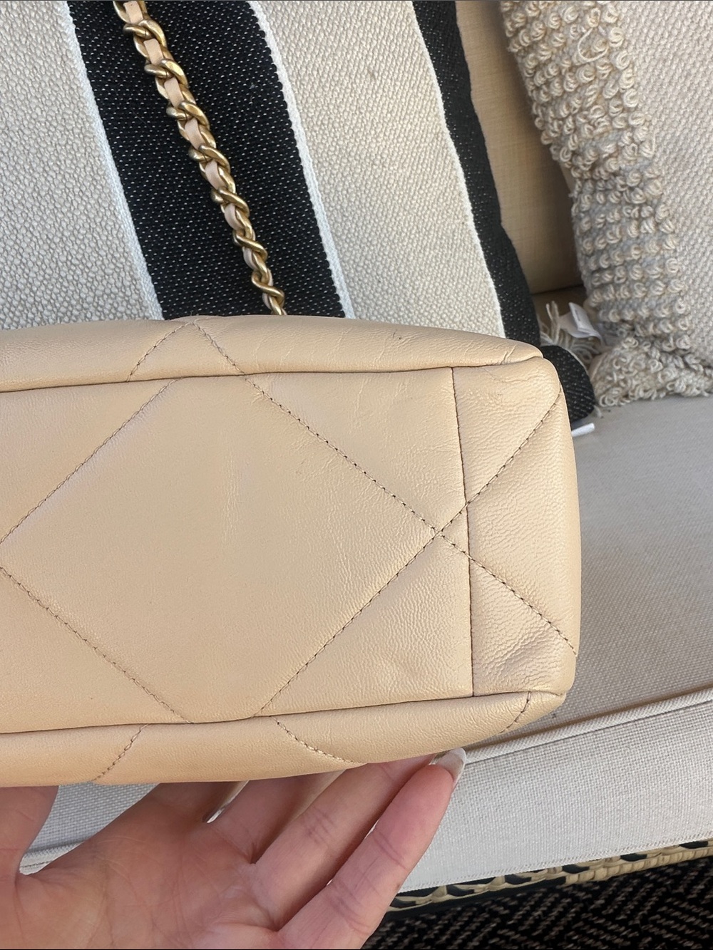 Chanel Large 19 Flap Bag cream Beige Lambskin Mixed Hardware 100% authentic - Picture 11 of 13